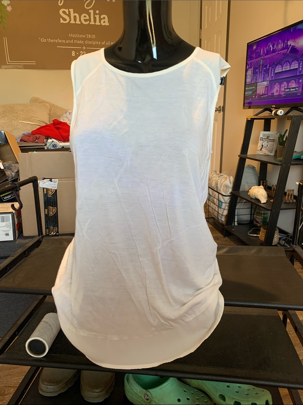 #135 Merona White Sleeveless Round-Neck Tank
